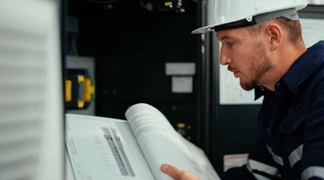 Why Equipment Docs Fail Field Technicians (And What To Do About It)